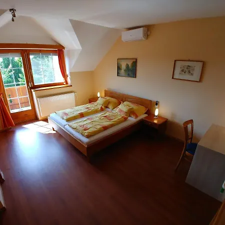 Ciklámen Apartman *